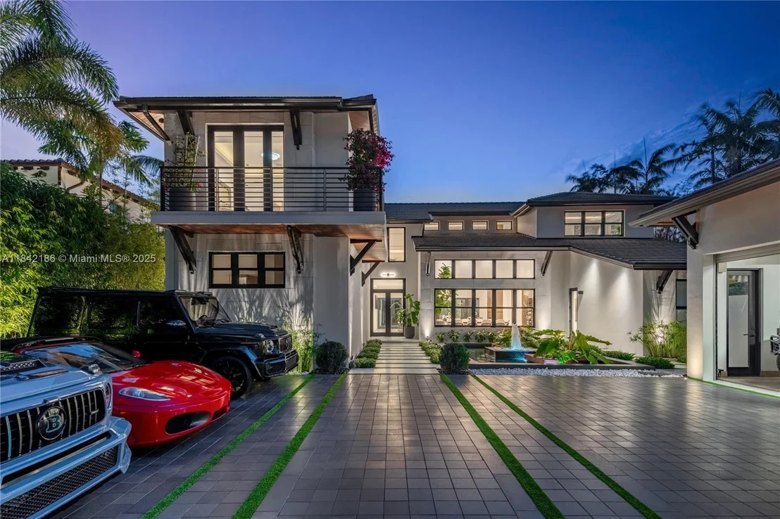 Photo of 4241 Palm Ln