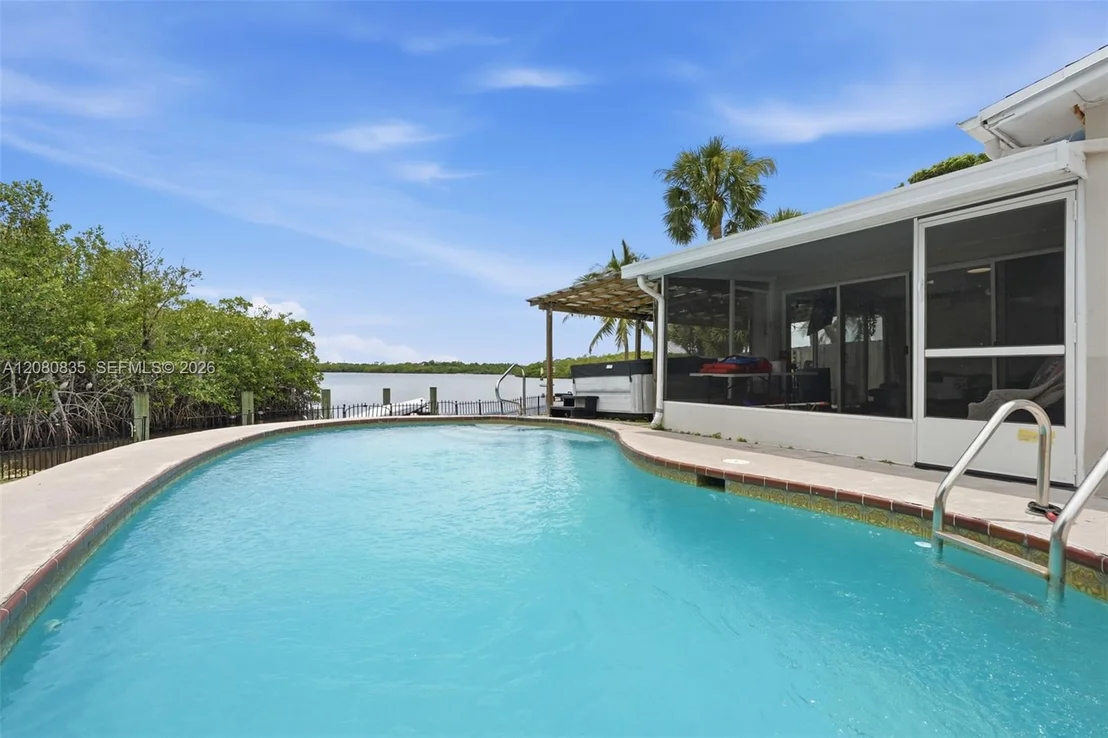 Photo of 70 SW Hideaway Pl