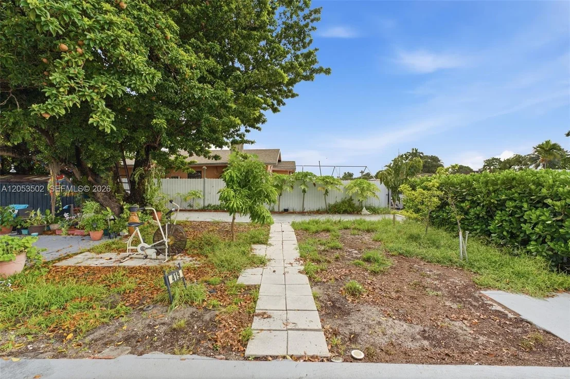Photo of 419 SE 3rd St