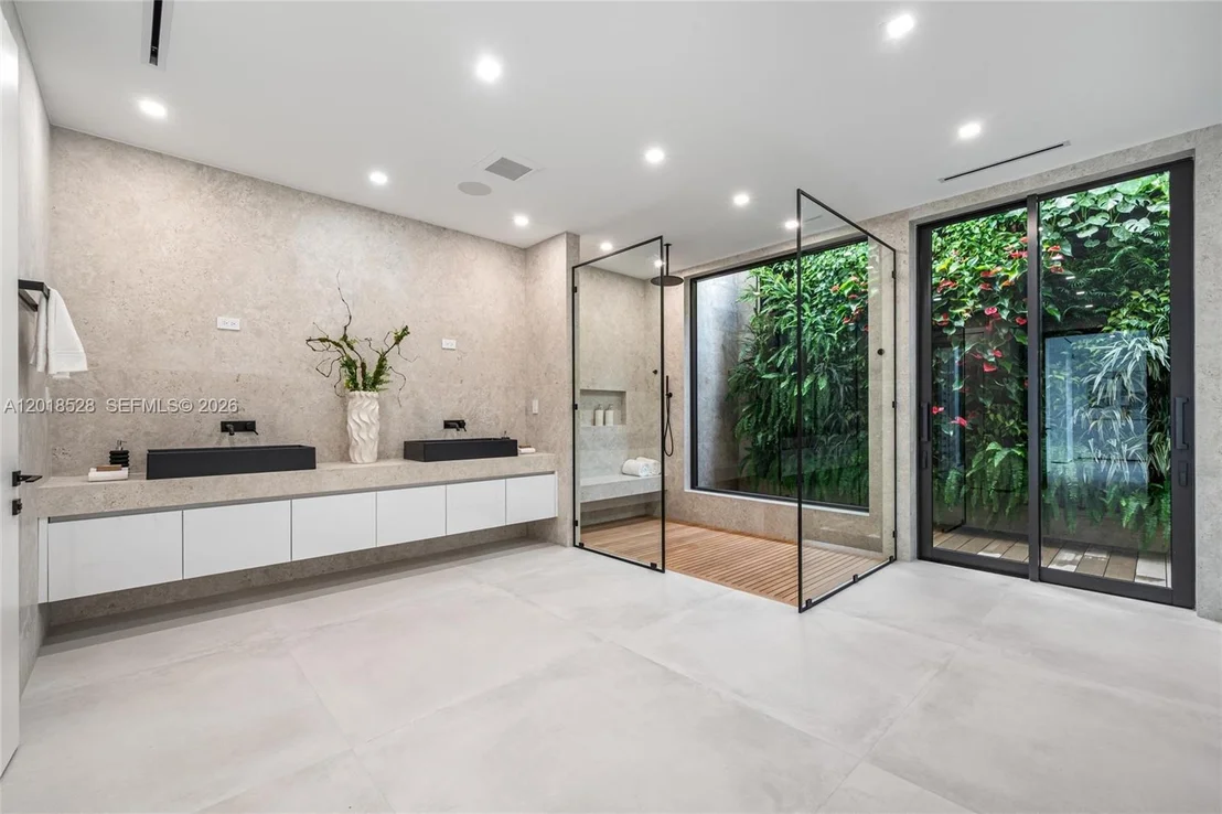 Photo of 2096 Alamanda Dr
