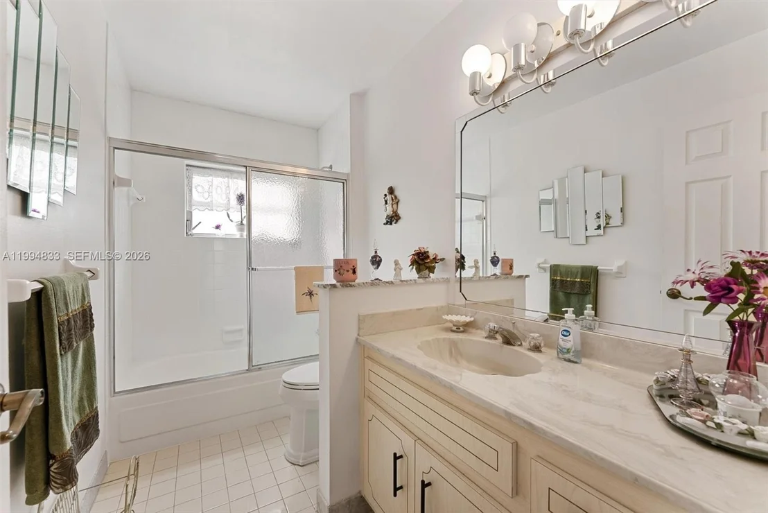 Photo of 5669 Pinecrest Cir