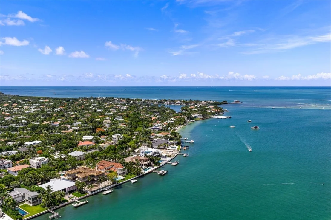 Photo of 425 Harbor Dr