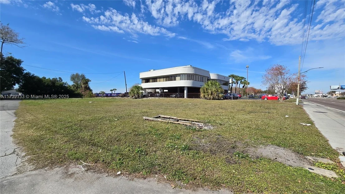 Photo of 0 N SEMORAN BLVD N SEMORAN BLVD