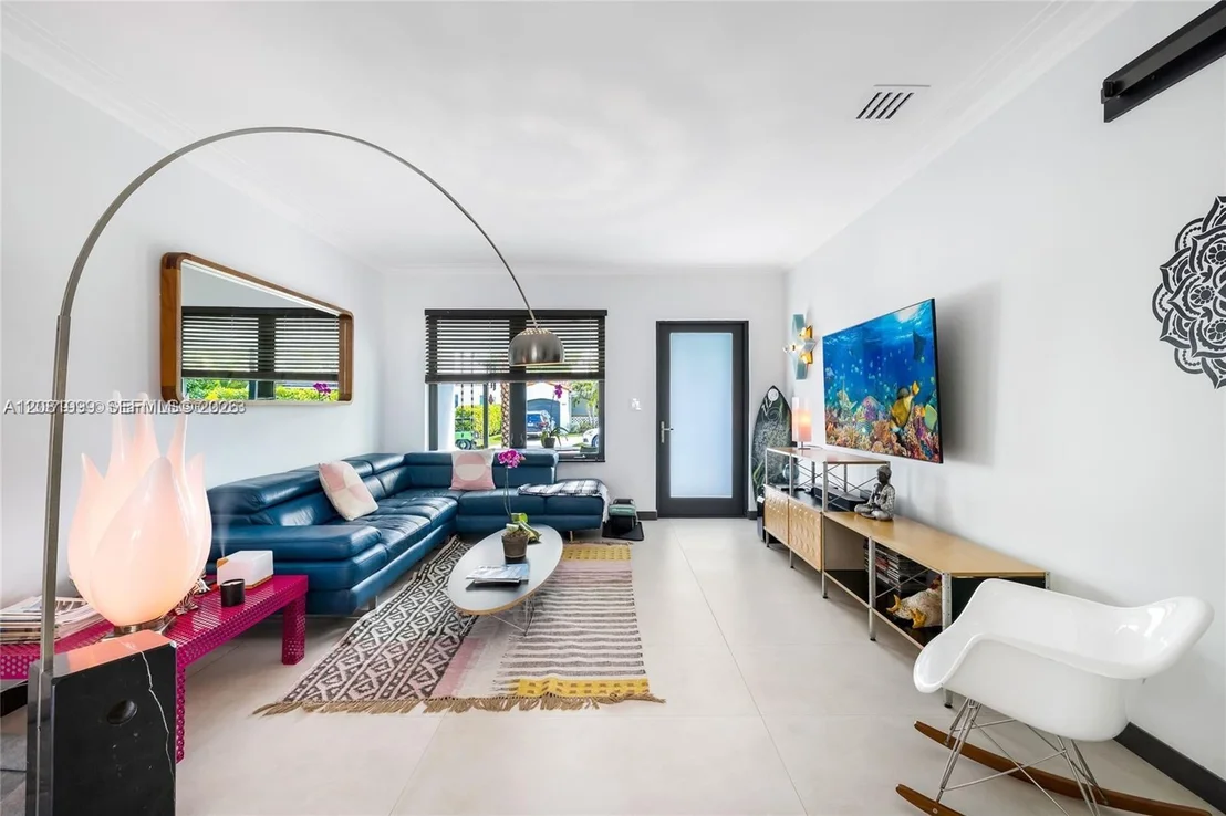 Photo of 8818 Carlyle Ave