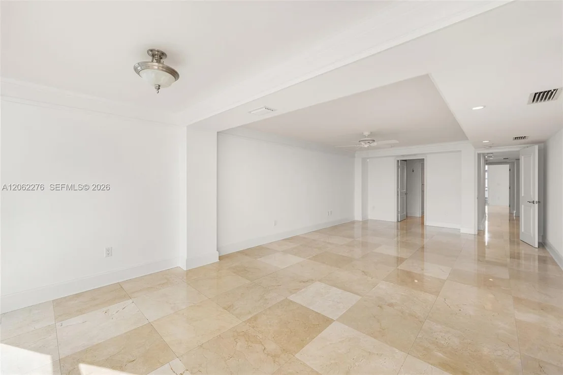 Photo of Unit 11DN at 600 Grapetree Dr