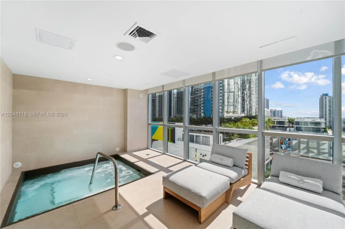 Photo of Unit 5505 at 900 Biscayne Blvd