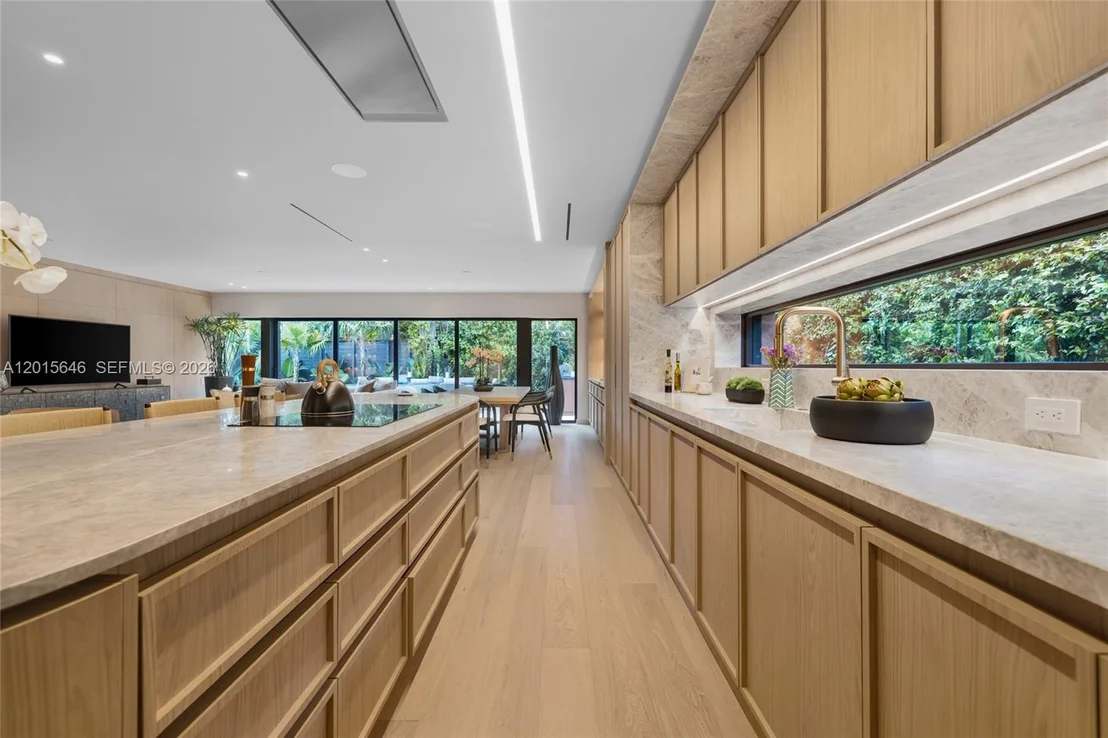 Photo of 72 W Shore Dr W