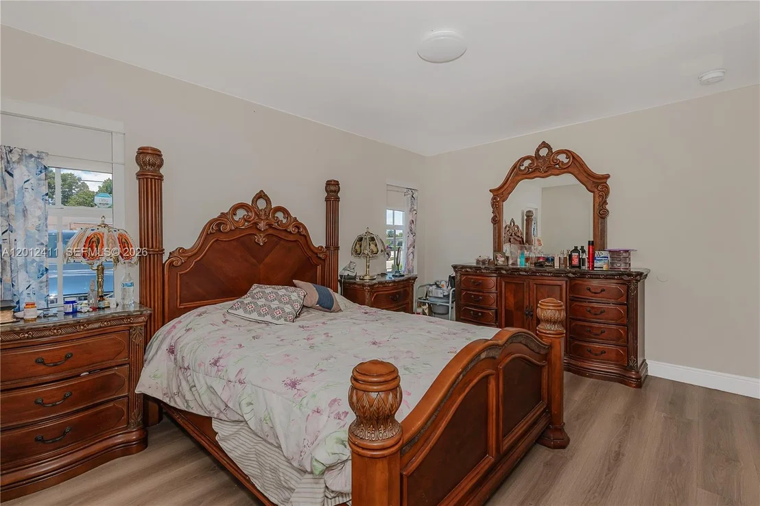 Photo of 395 W 39th Pl