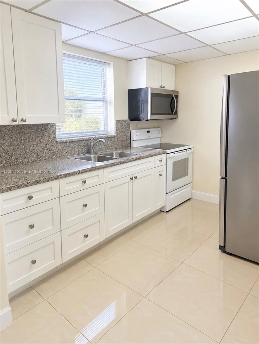 Photo of Unit D310 at 9357 Fontainebleau Blvd