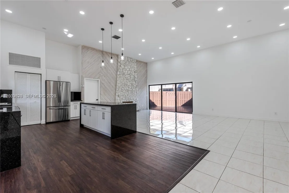 Photo of 601 Leslie Dr