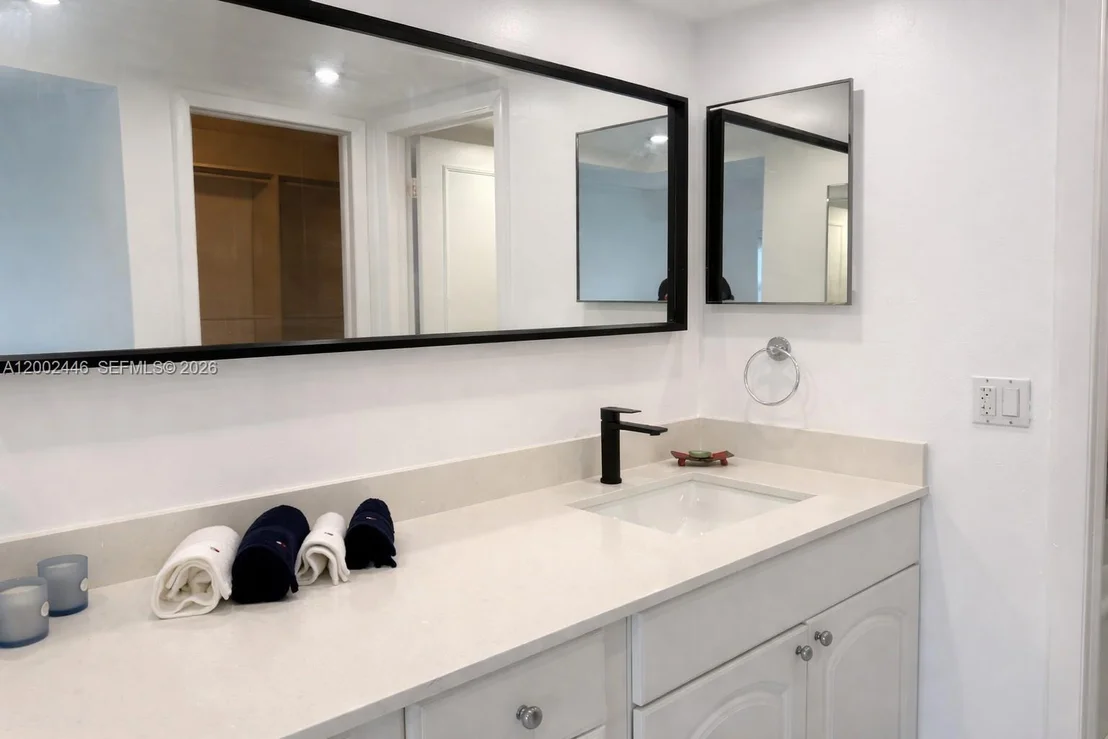 Photo of Unit 3C at 77 Crandon Blvd