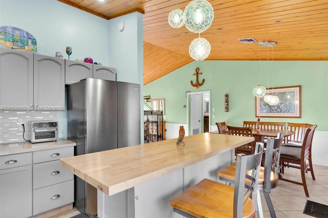 Photo of 422 Calle Limon