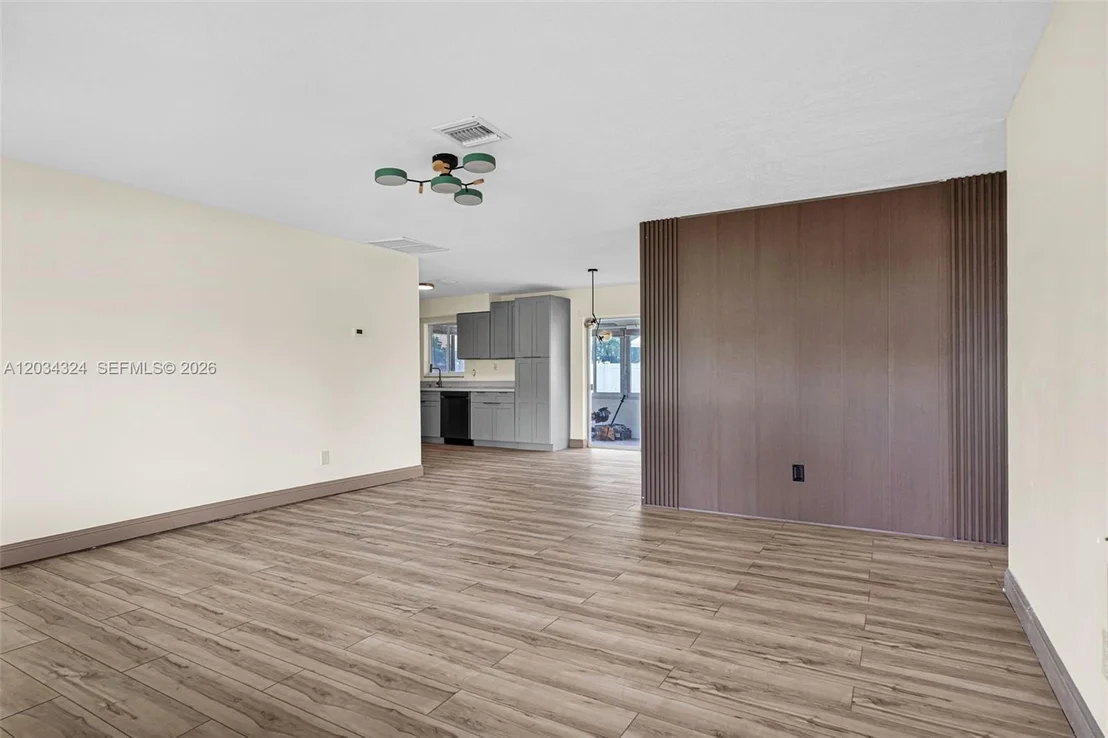 Photo of 3140 NE 9th Ter