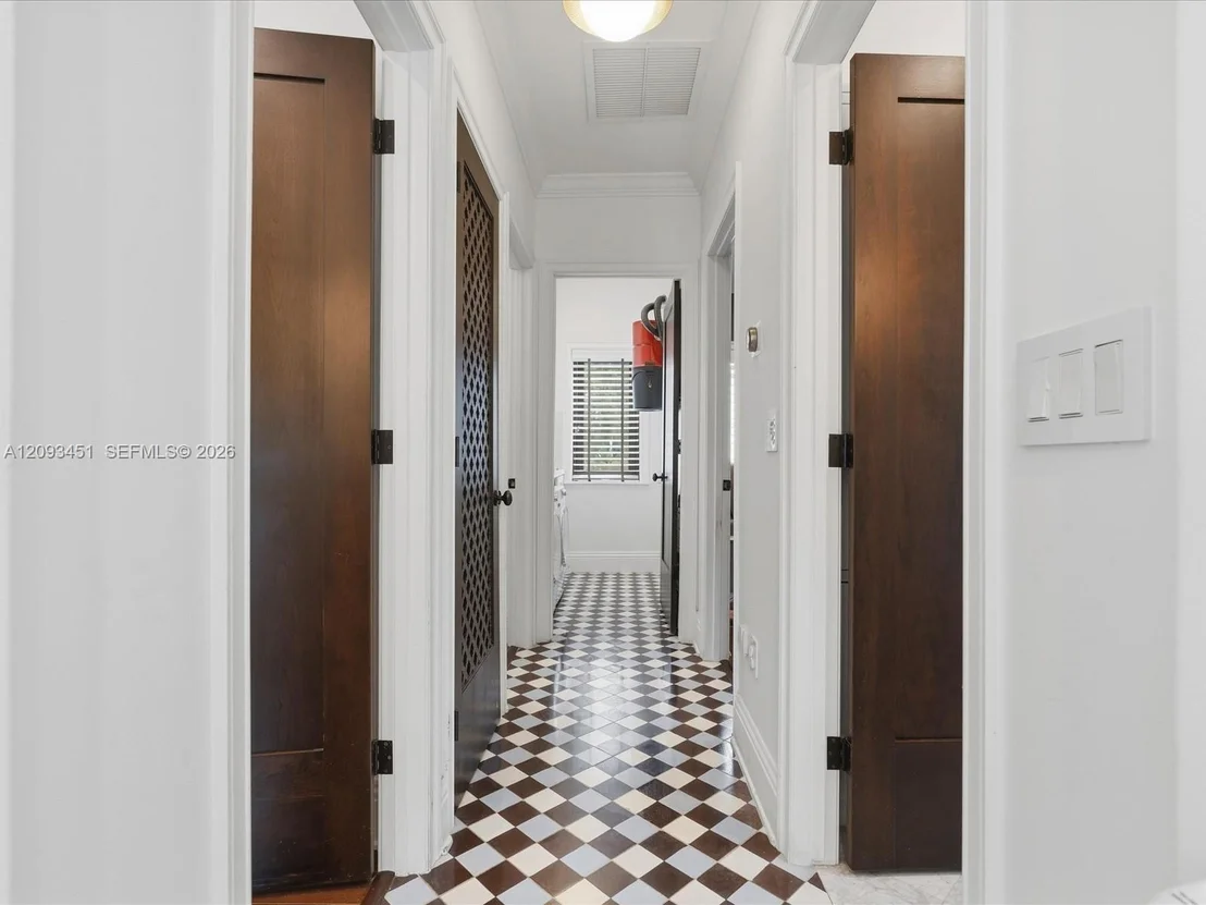 Photo of 421 Sarto Ave