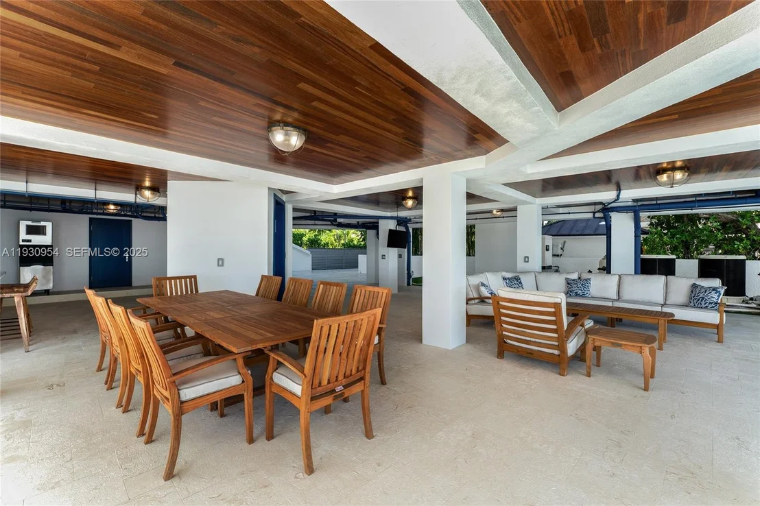 Photo of 180 Pompano Dr