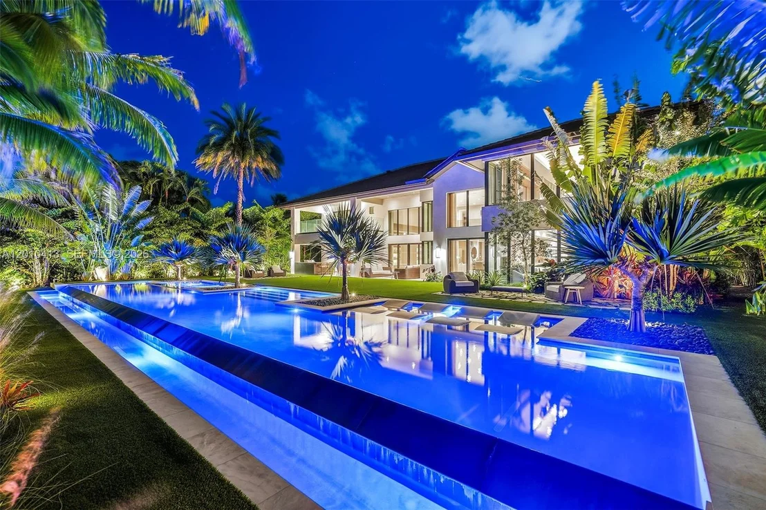 Photo of 110 Holiday Dr