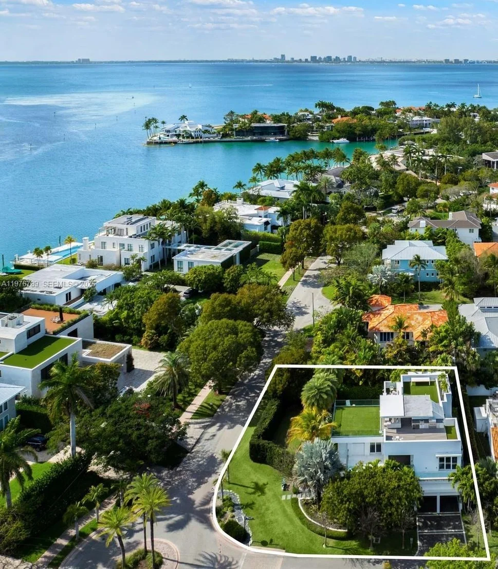 Photo of 741 Harbor Dr