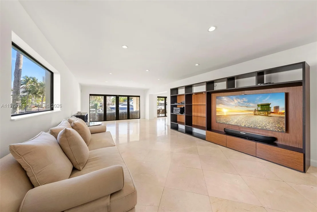 Photo of 501 Hibiscus Dr
