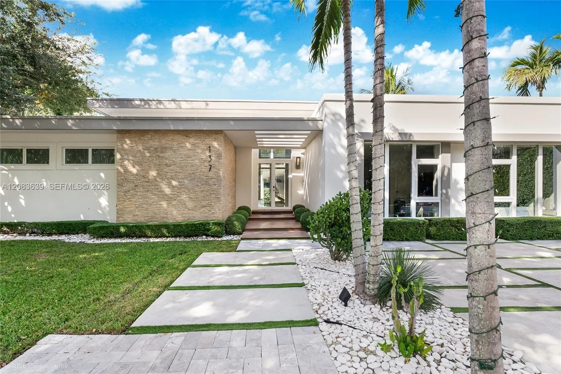 Photo of 137 W Shore Dr