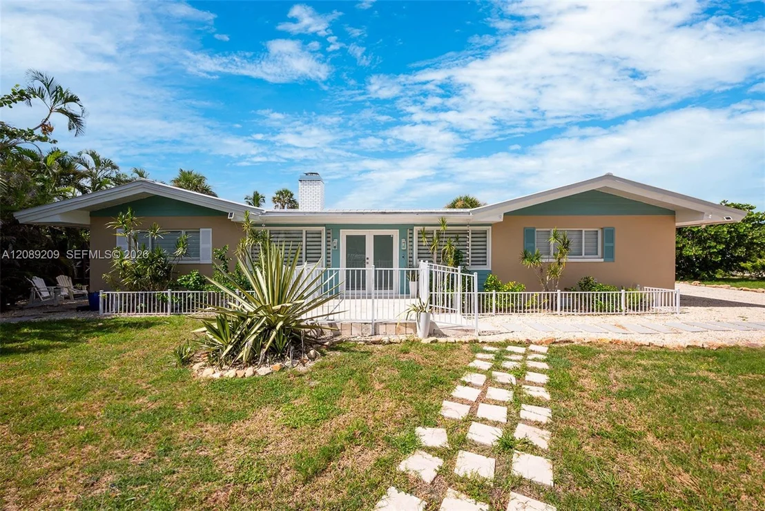 Photo of 5885 Pine Tree
