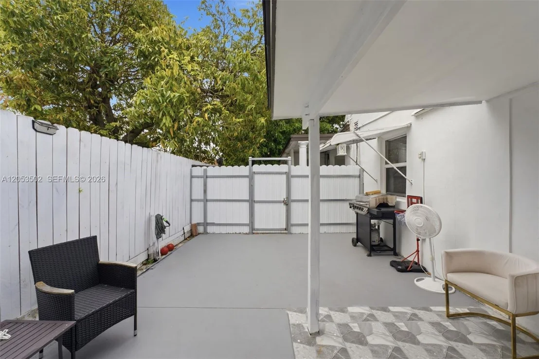 Photo of 419 SE 3rd St
