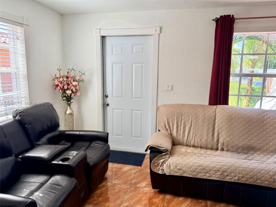 Photo of 343 W 11th St