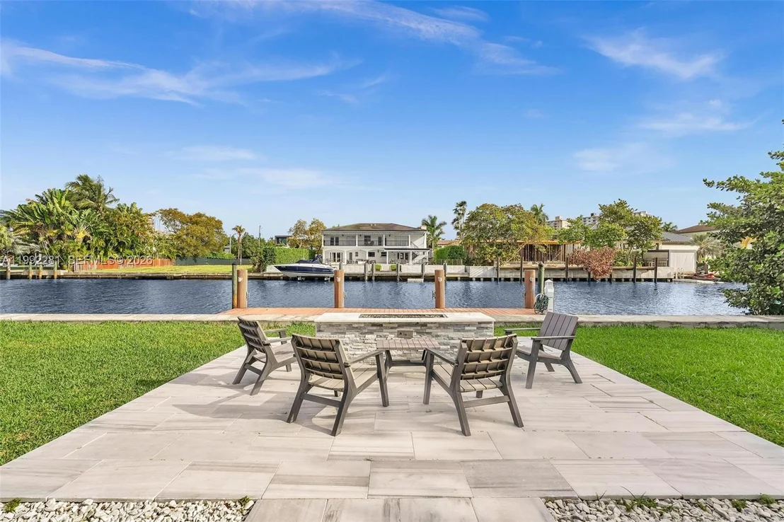 Photo of 472 Sunset Dr