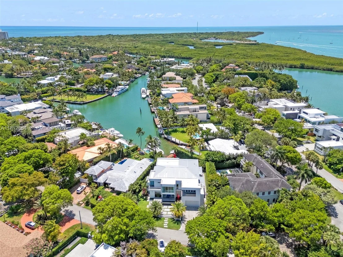 Photo of 420 Island Dr