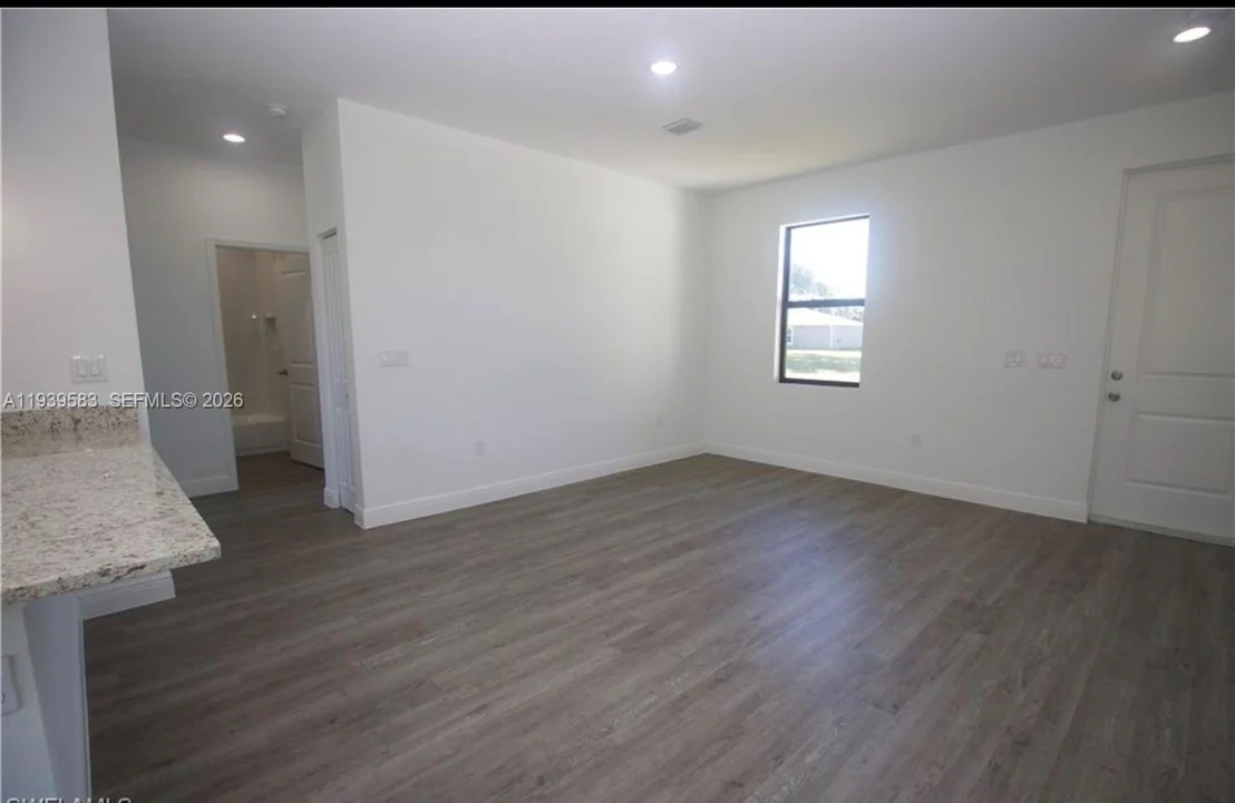 Photo of 1048 Jay Ct