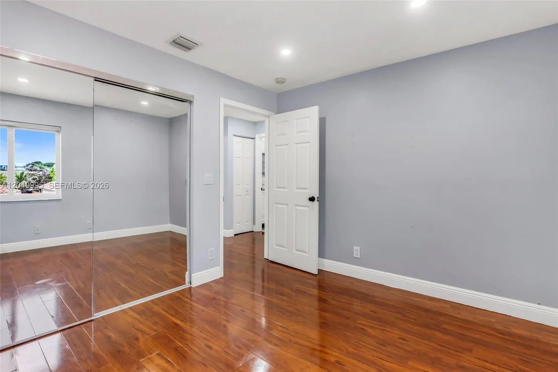 Photo of 7569 Parkside Ln