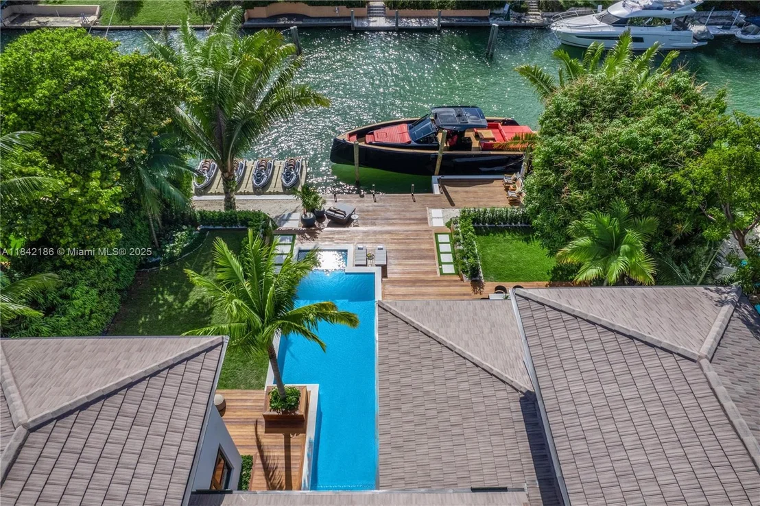 Photo of 4241 Palm Ln