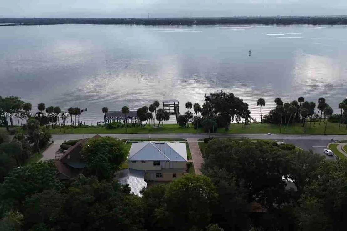 Photo of 1613 N Indian River Drive