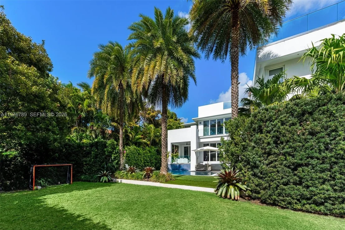 Photo of 741 Harbor Dr