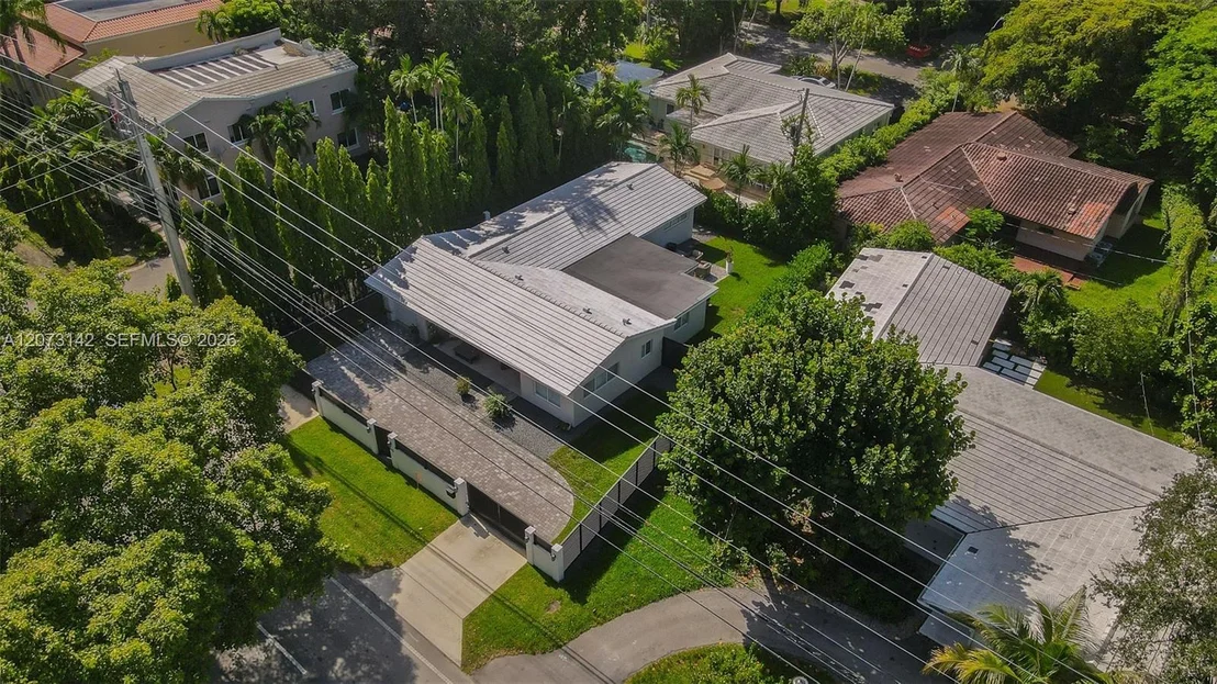 Photo of 932 Bird Rd