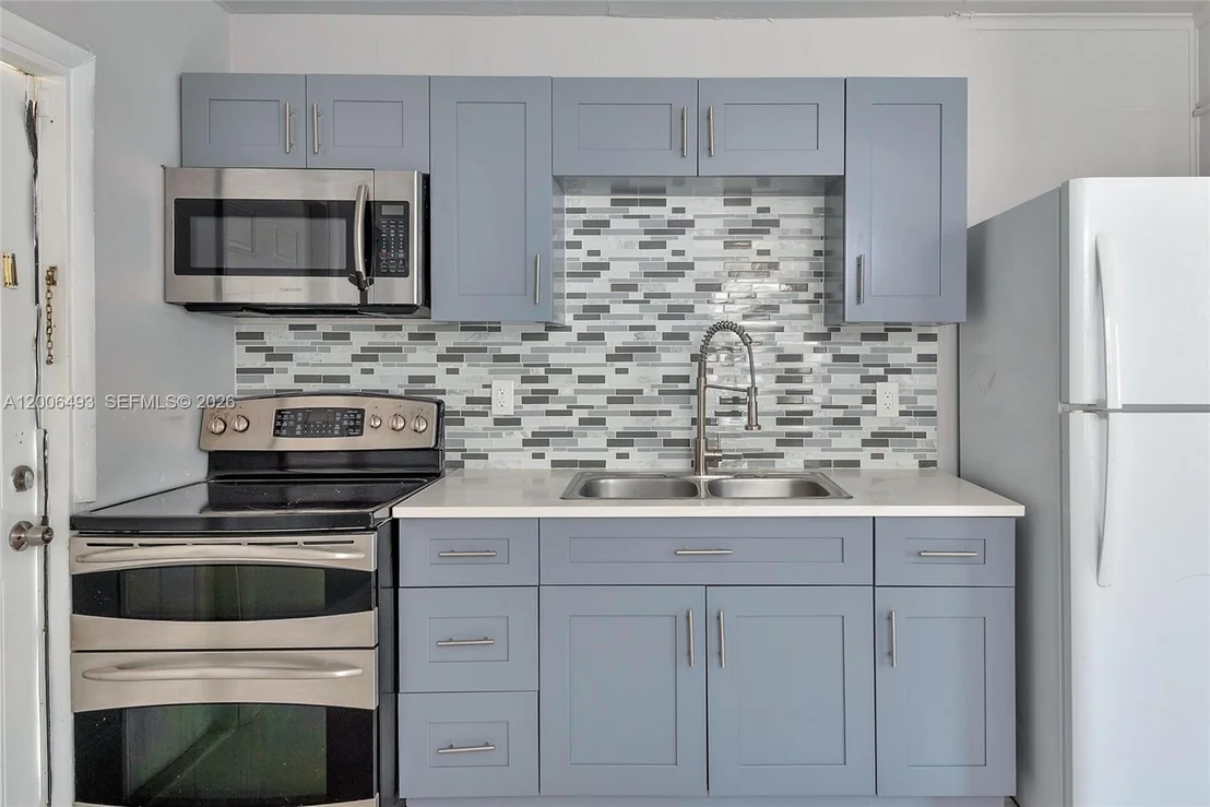 Photo of 562 W 4th St