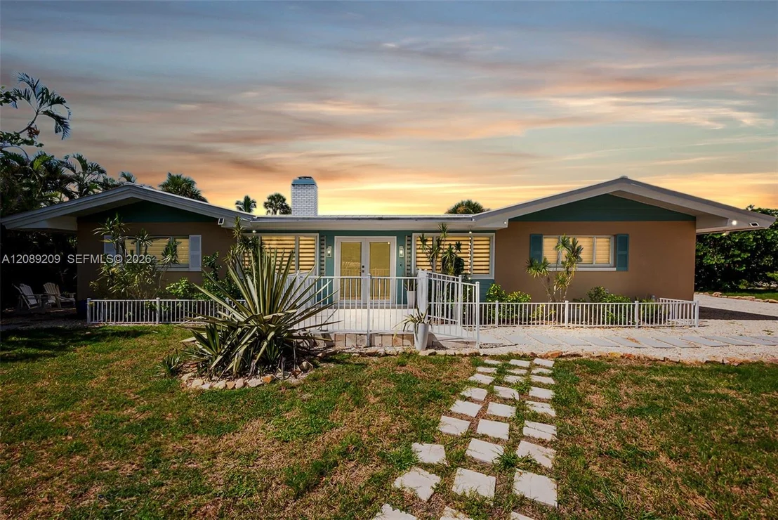 Photo of 5885 Pine Tree
