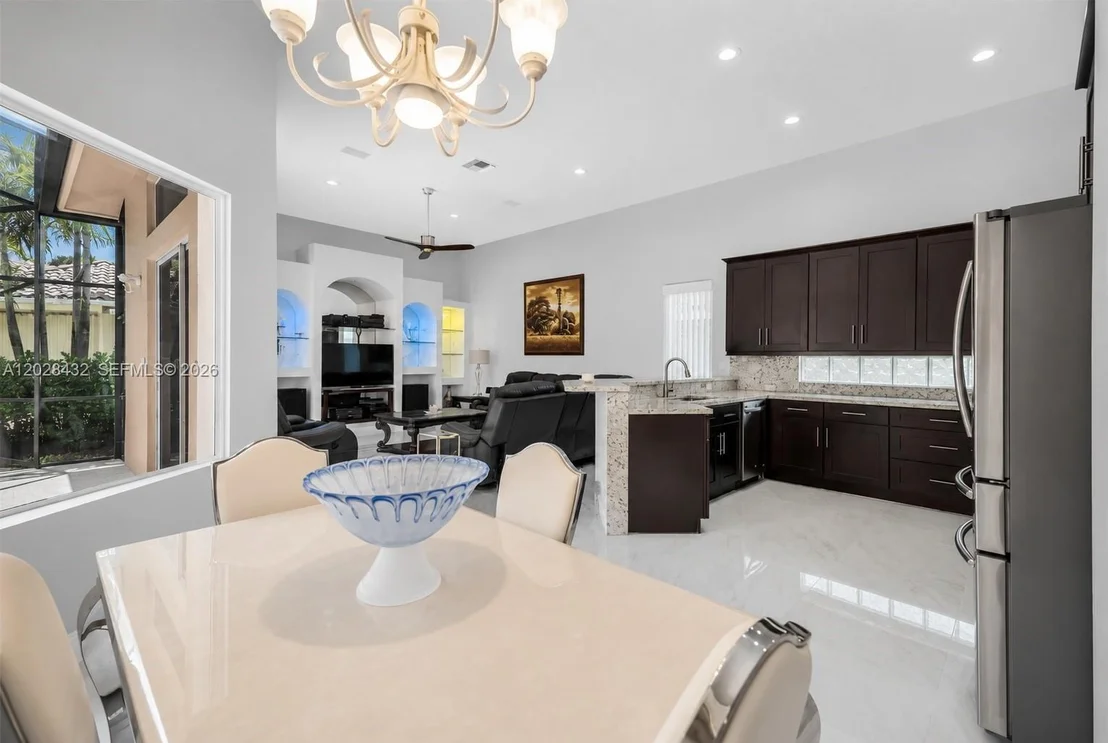 Photo of 3852 Oak Ridge Cir