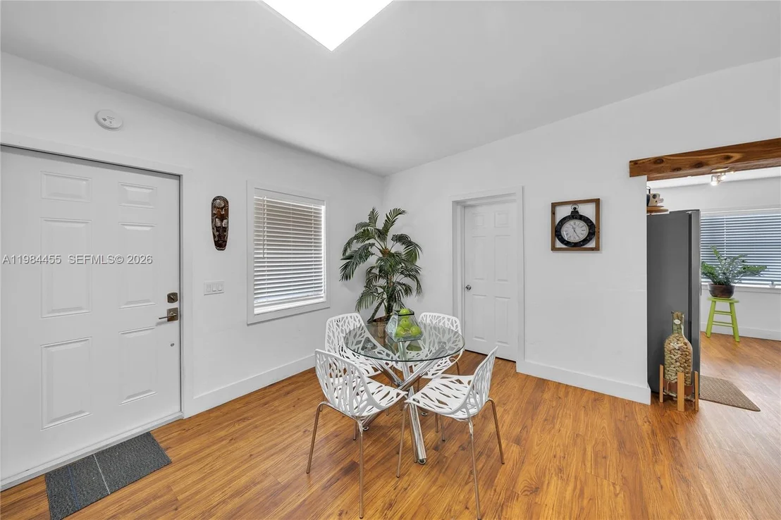 Photo of 213 W 20th St