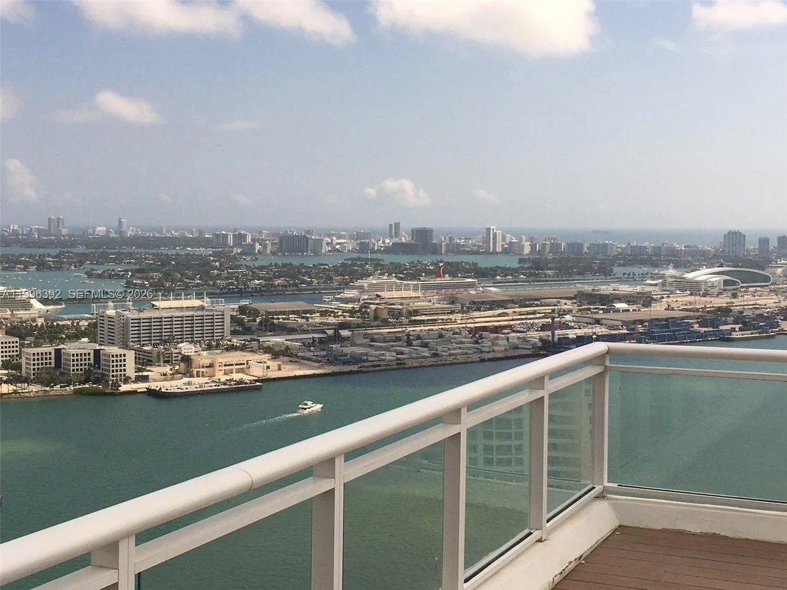 Photo of Unit PH3403 at 900 Brickell Key Blvd