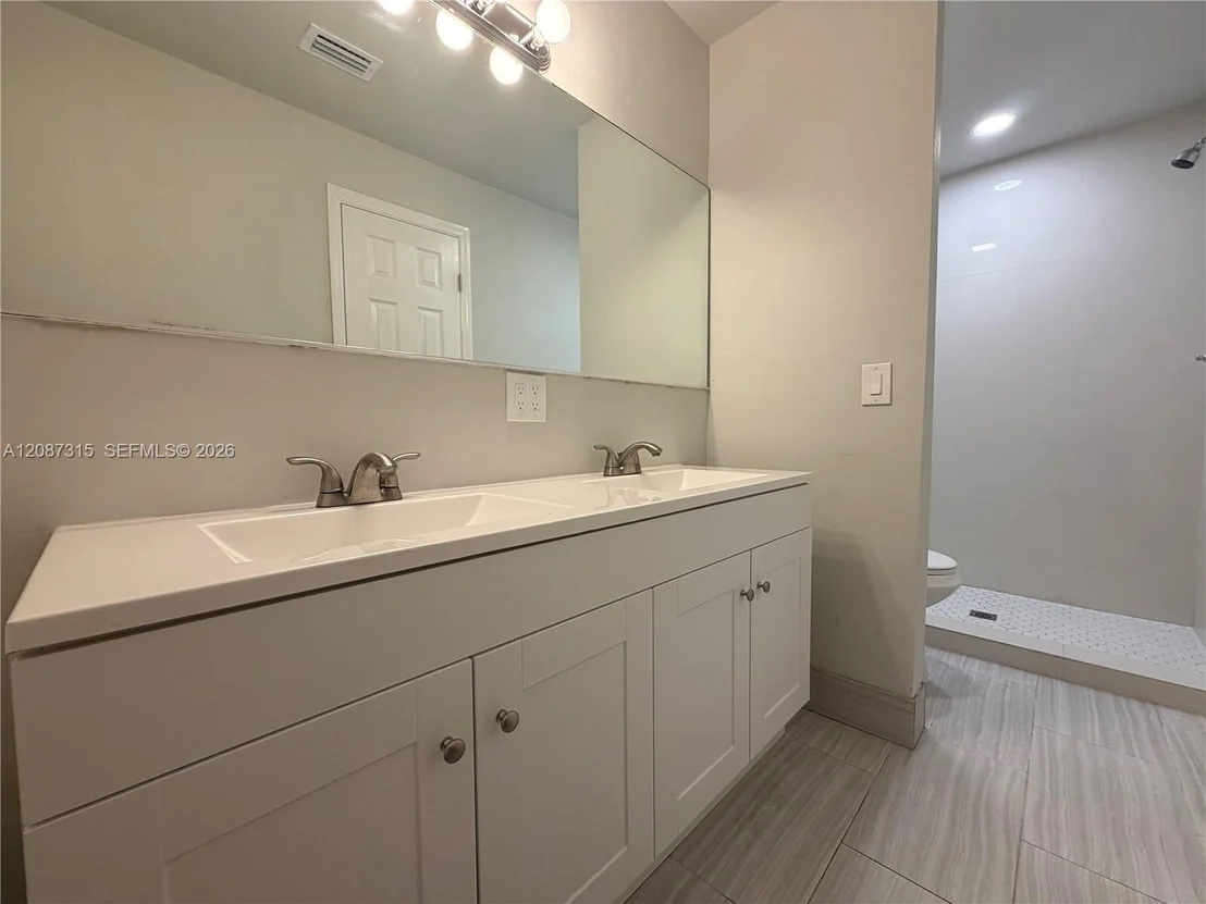 Photo of 2496 Douglas Ave