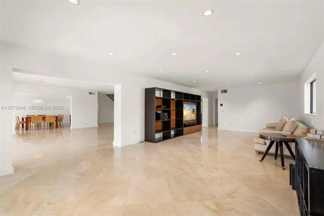 Photo of 501 Hibiscus Dr