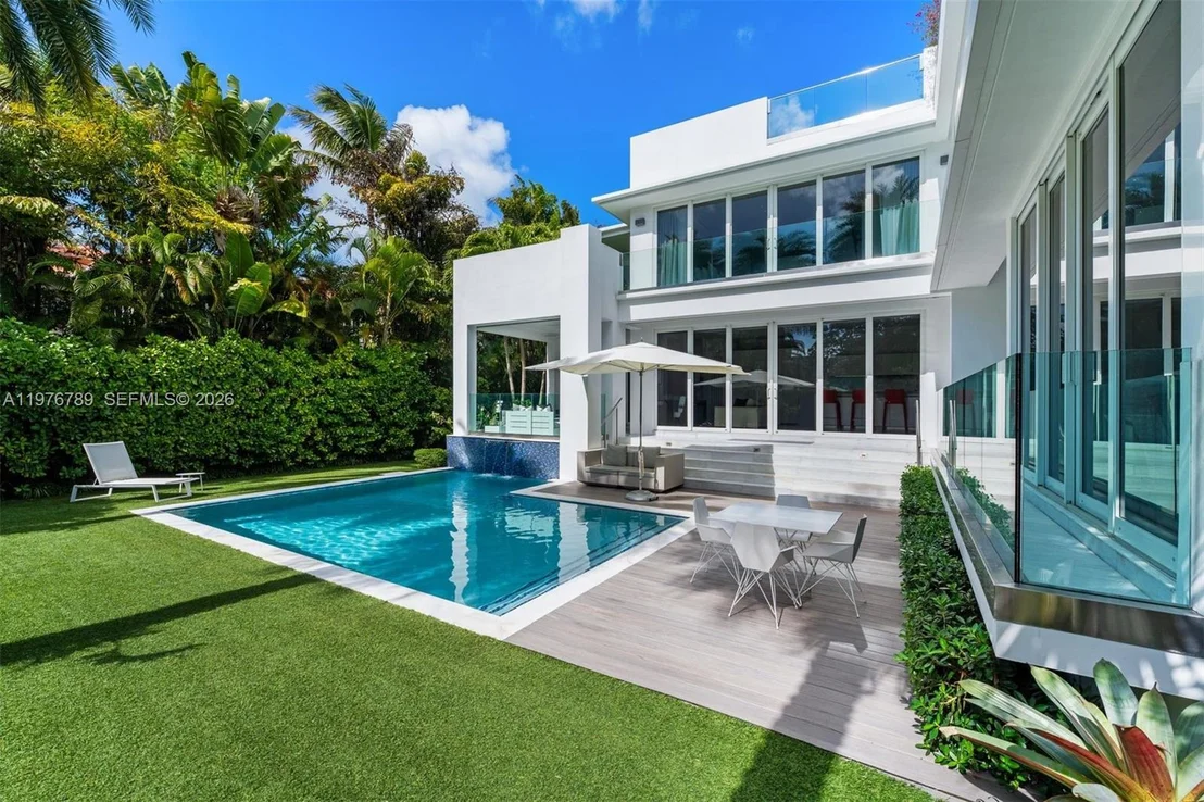 Photo of 741 Harbor Dr