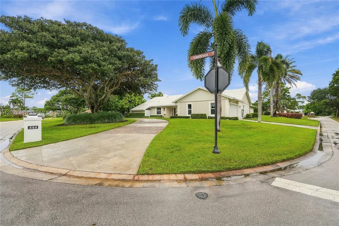 Photo of 444 Glenbrook Dr