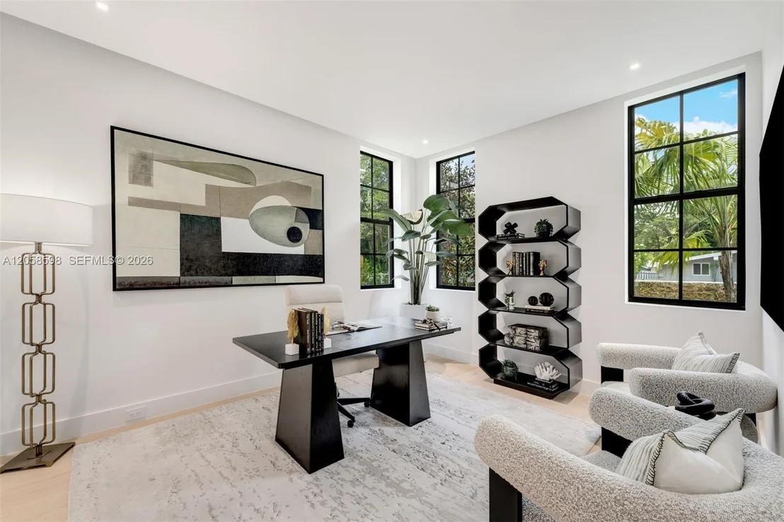 Photo of 3352 Charles Ave