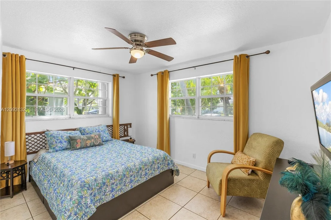 Photo of 809 SE 14th Dr