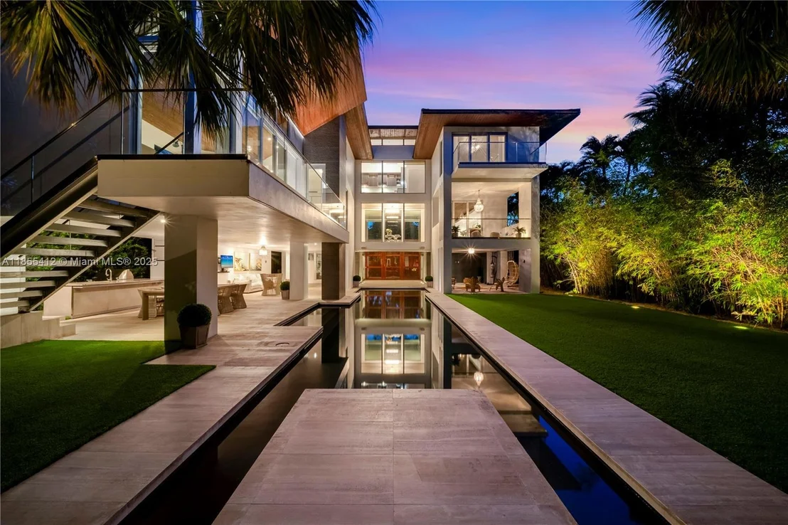 Photo of 545 SABAL PALM