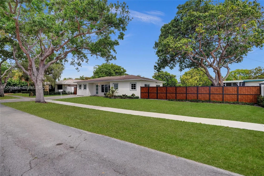 Photo of 2125 Alamanda Dr