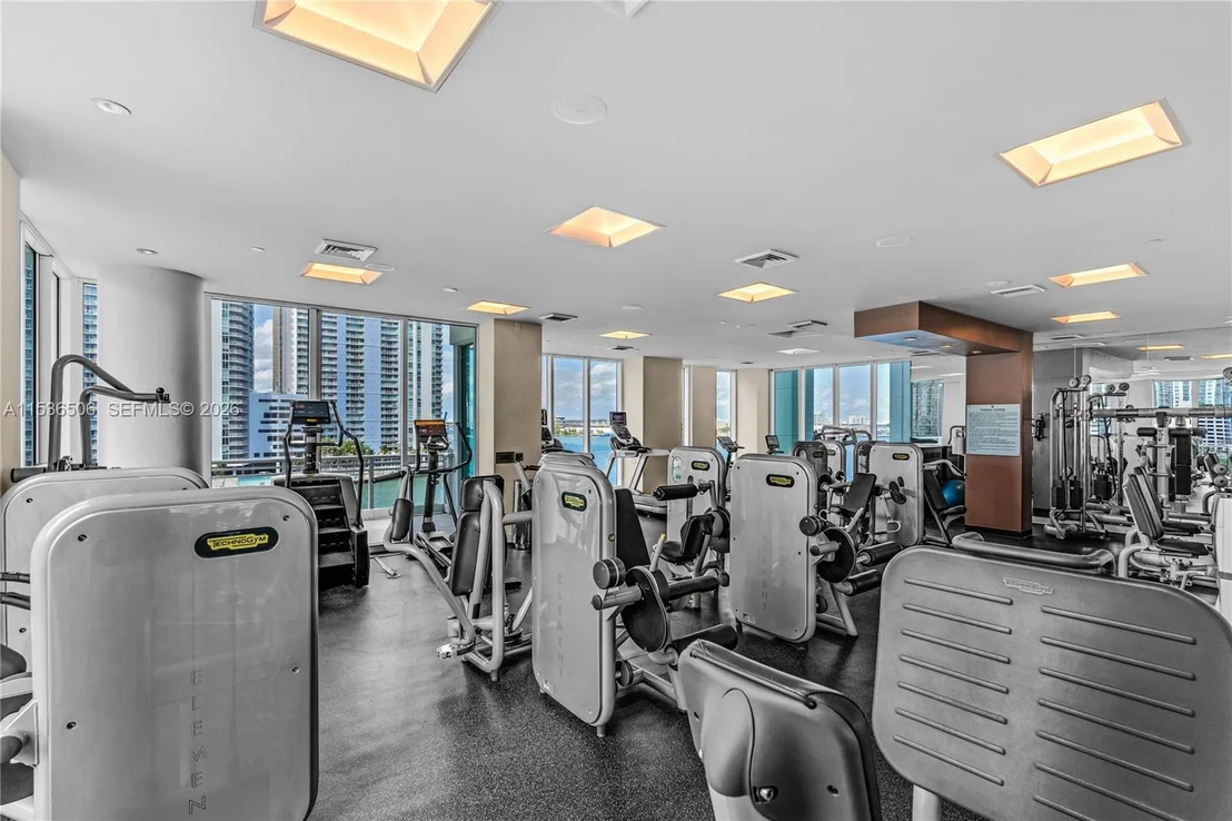 Photo of Unit 1002 at 900 Brickell Key Blvd