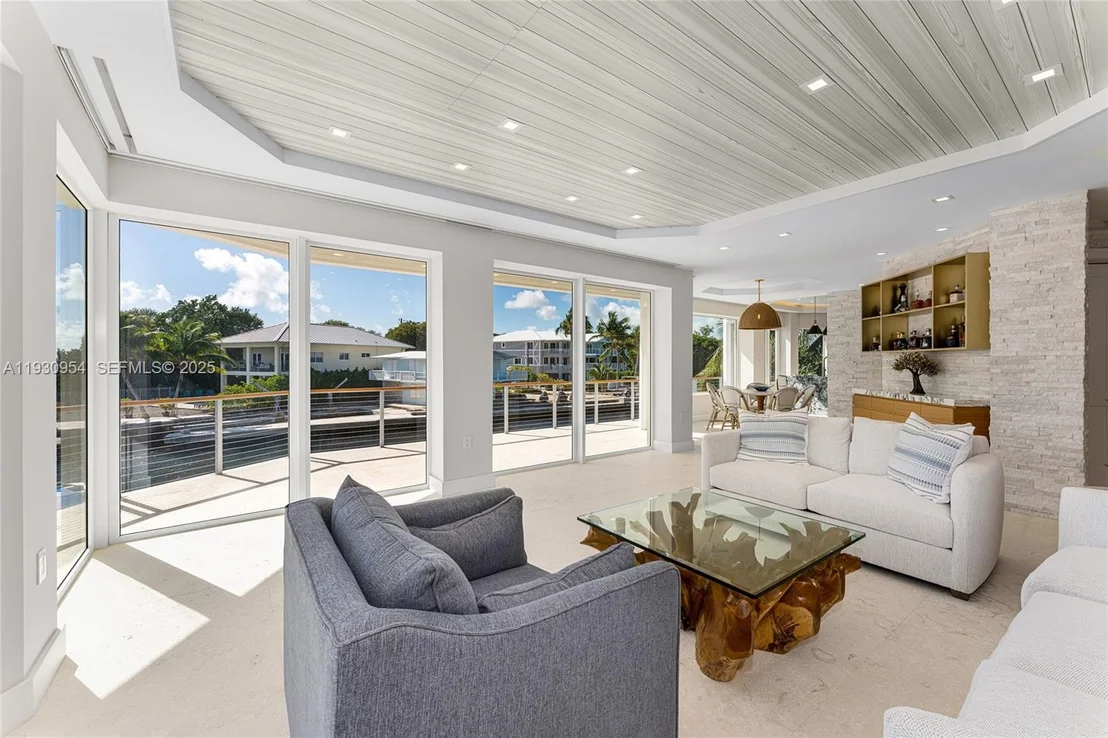 Photo of 180 Pompano Dr
