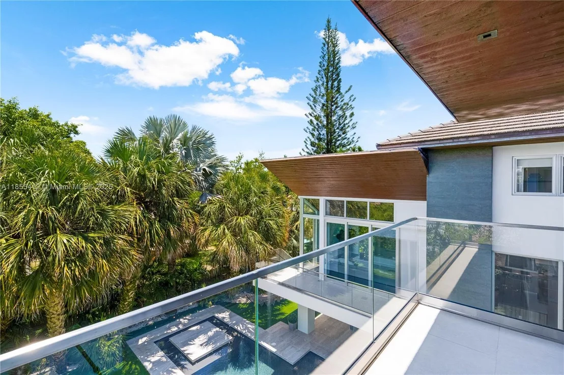Photo of 545 SABAL PALM